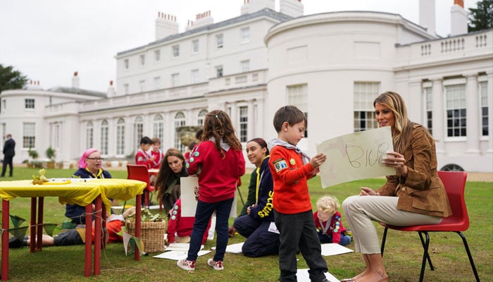 U.S. first lady Melania Trump and Britains Catherine, Princess of Wales interact with kids as they tour Frogmore Cottage in Windsor, Britain, September 18, 2025. REUTERS/Nathan Howard/Pool