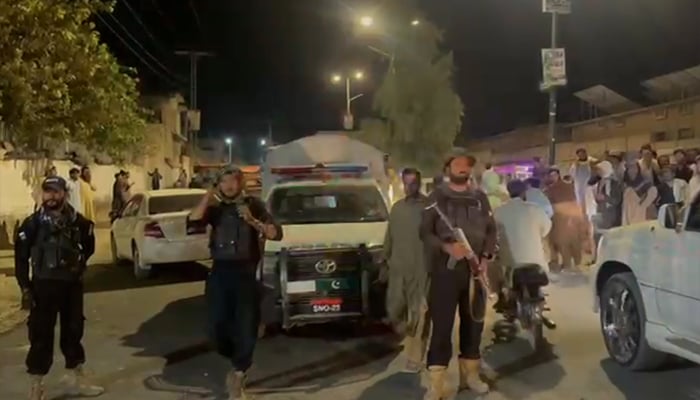 Security personnel stand alert following bomb explosion at a taxi stand in Chaman, Balochistan on September 18, 2025. — Screengrab via Geo News