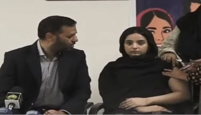 Federal Health Minister Mustafa Kamal’s daughter is being administered Human Papillomavirus (HPV) vaccine shot at the Drug Regulatory Authority of Pakistan (Drap) office in Karachi on September 20, 2025.— YouTube/Geo News/screengrab