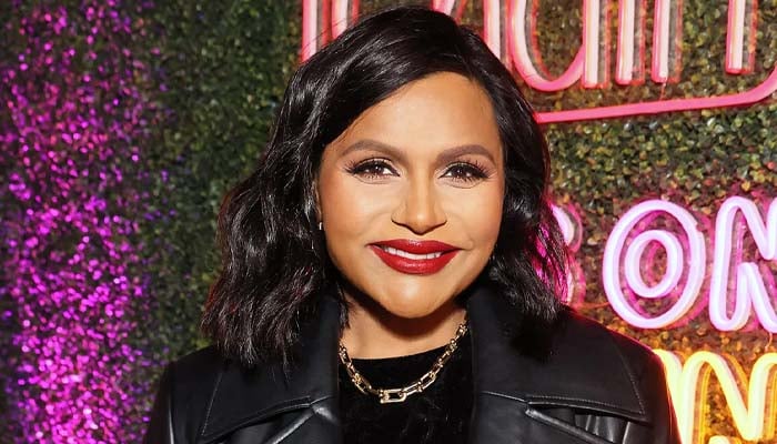 Mindy Kaling always have ‘candy’ in her bag on fashion shows