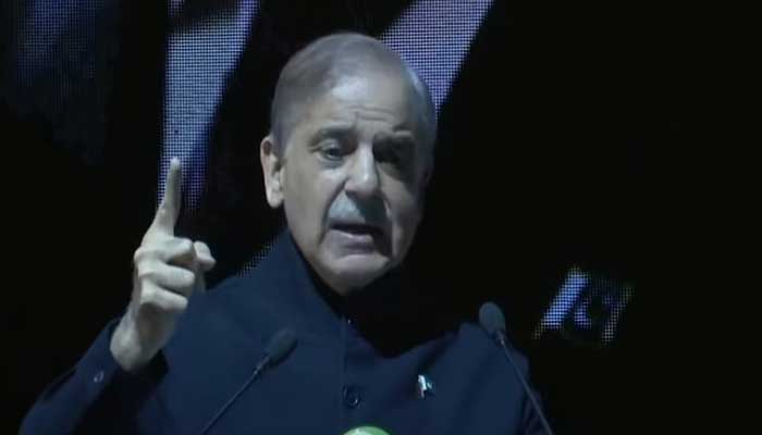 PM Shehbaz Sharif addresses Pakistani community in UK in an event on September 21, 2025. — Screengrab via Geo News
