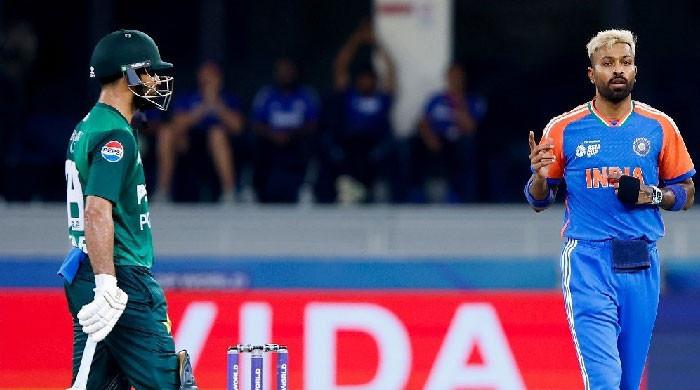 ‘Match fixing’: Cricketers, social media users question Fakhar’s dismissal against India