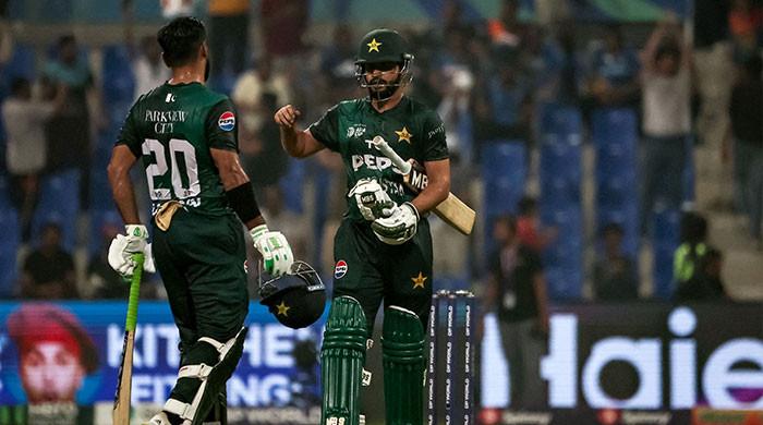 Pakistan defeat Sri Lanka to keep final hopes alive  www.geo.tv