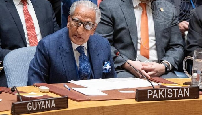 Syed Tariq Fatemi, Special Assistant to the Prime Minister of Pakistan, addresses the Security Council session. —UN/File.