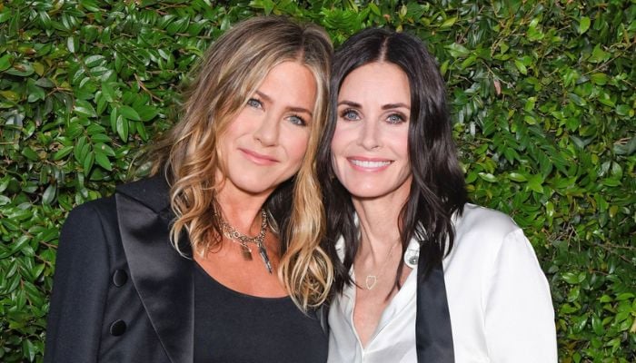 Courtney Cox, Jennifer Anistons fight to walk down the aisle first comes to light