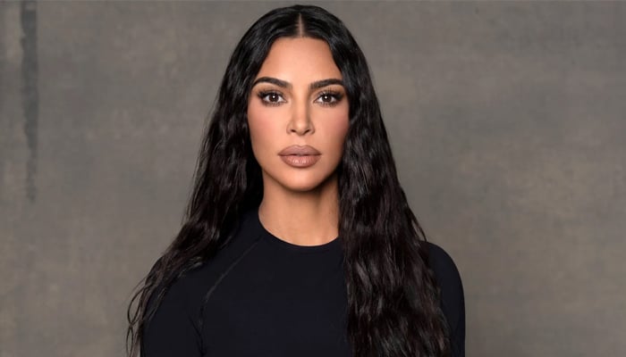 Kim Kardashian gets painful lip tattoo