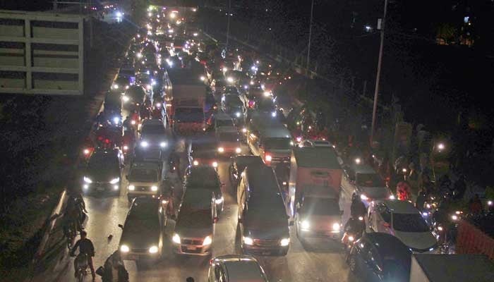 A view of a massive traffic jam on the main artery, Sharea Faisal, due to a protest in Karachi on December 29, 2024. —Online