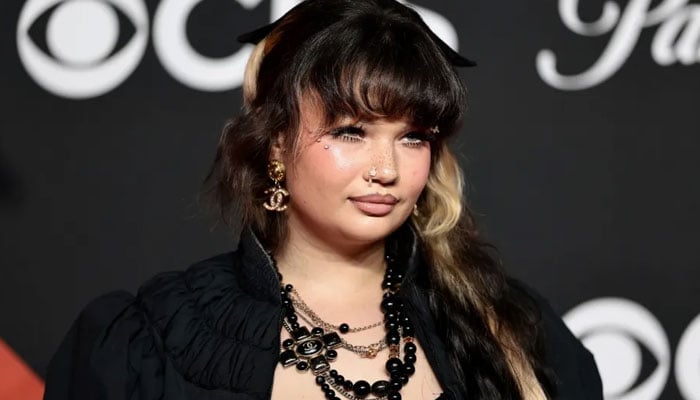 Lola Young rushed off Stage after mid-performance collapse