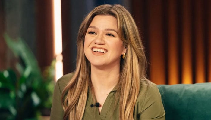 Kelly Clarkson returns to talk show after ex Brandon Blackstocks death
