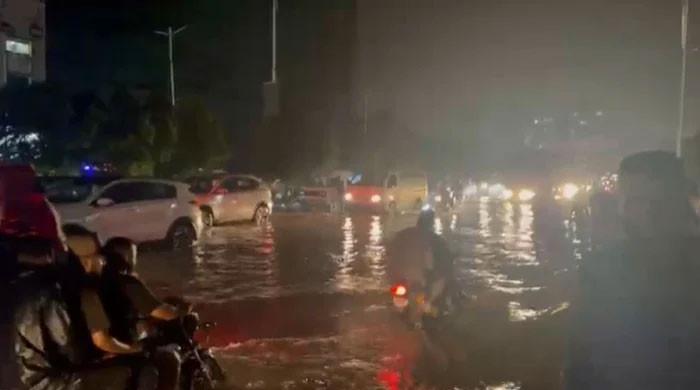 Karachi receives moderate to heavy showers as low-pressure moves toward Arabian Sea, cyclone fears grow