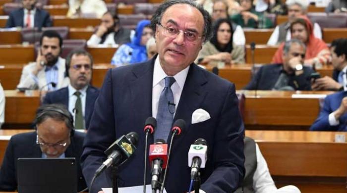 Talks with IMF progressing 'positively': FinMin Aurangzeb Talks with IMF progressing 'positively': FinMin Aurangzeb