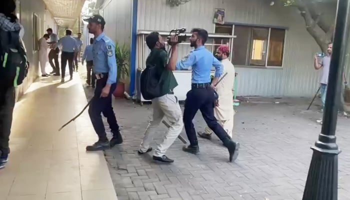 Police personnel assault journalists after storming National Press Club in Islamabad, on October 2, 2025. — Geo News