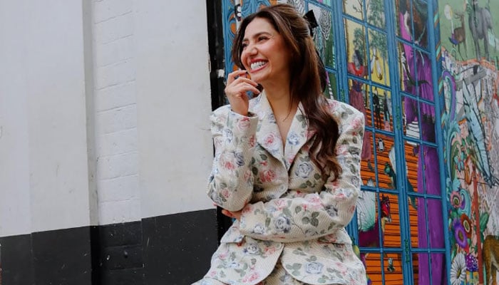 Mahira Khan poses during an outdoor shooting. — Instagram (@mahirahkhan)