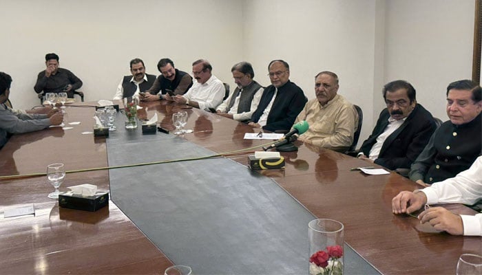 Federal government representatives and Joint Awami Action Committee (JAAC) hold formal dialogue in Muzaffarabad on October 3, 2025. — X/@DrTariqFazal