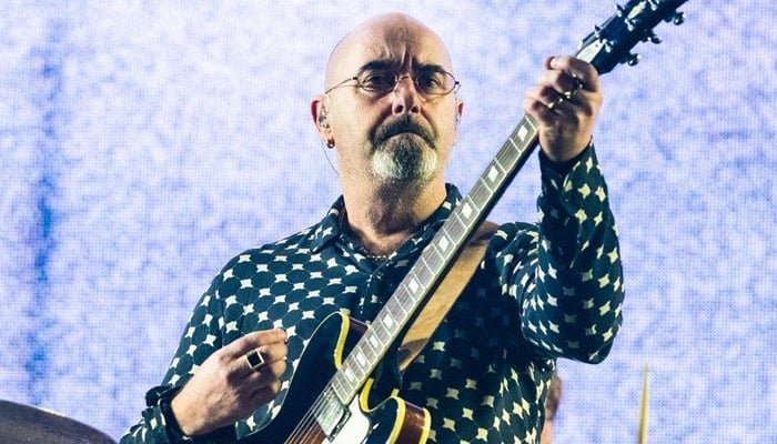 Oasis guitarist reveals cancer diagnosis