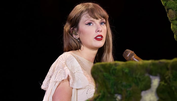 Taylor Swift praises friends for not ratting out her music