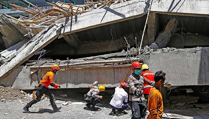 Search and rescue operations search for victims in the rubble of a collapsed building after a hall collapsed while students were praying at Al-Khoziny boarding school, in Sidoarjo, East Java province, Indonesia, October 1, 2025. — Reuters