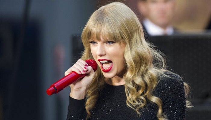 Taylor Swift sets the record straight on Super Bowl Halftime talk