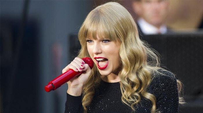 Taylor Swift sets the record straight on Super Bowl Halftime talk