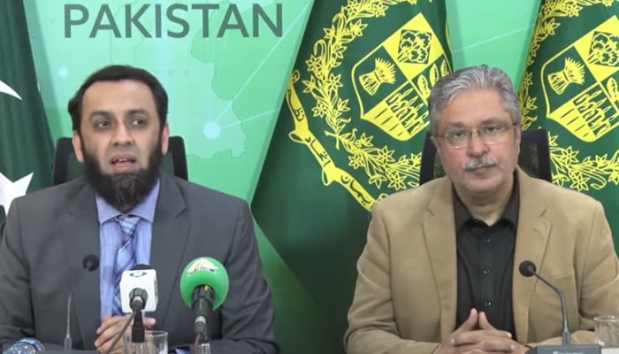 Federal Minister for Information and Broadcasting Attaullah Tarar (left) and PMs Coordinator on Information for KP Ikhtiar Wali Khan address a press conference in Islamabad on October 9, 2025. — Screengrab via Geo News