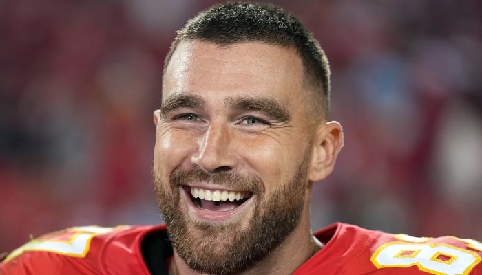 Photo: Travis Kelce addresses chat with Taylor Swifts father post album release