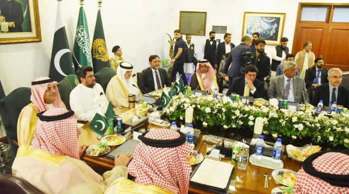 Saudi prince visits Karachi, expresses interest in investment