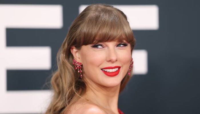 Taylor Swift shows reverence for fans after making history in her music career