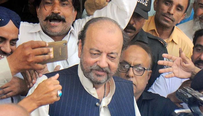 Former Sindh Assembly speaker Agha Siraj Durrani leaving after a court case hearing on April 26, 2019. — INP