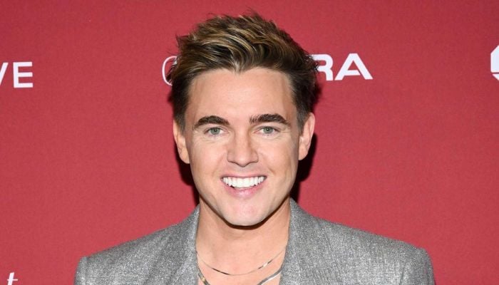 Jesse McCartney says people started to treat him differently at school after THIS