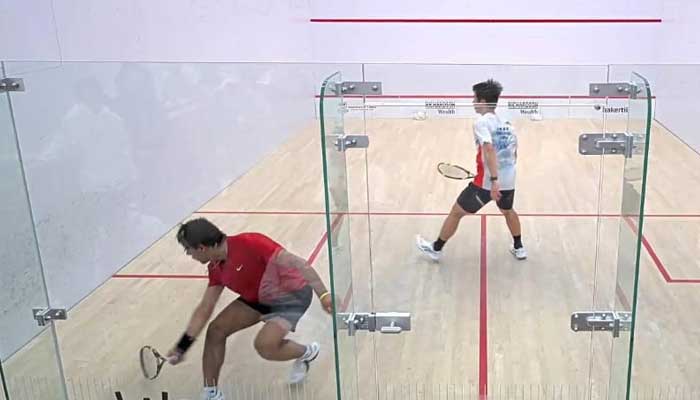 Pakistans Irfan Ashab in action against Hong Kong’s Matthew Lai in Round of 16 fixture against Richardson Wealth Vancouver Men’s Open 2025. — Reporter