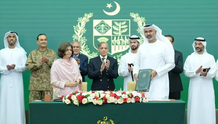 Prime Minister Shehbaz Sharif, Field Marshal Syed Asim Munir and federal ministers witness the signing ceremony of majority stake selling of First Women Bank to a UAE company on October 17, 2025. — PID
