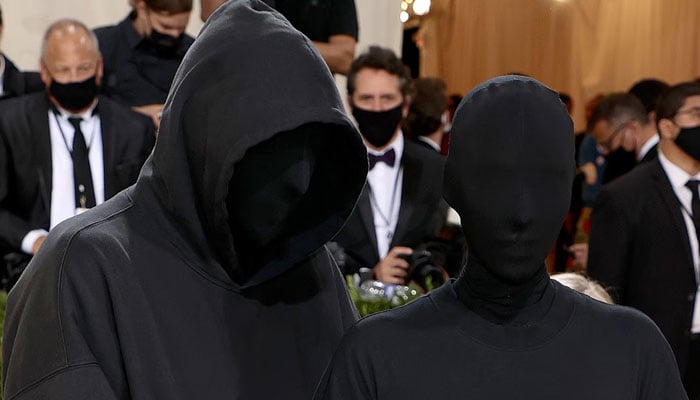 Kim Kardashian wears mask after Yes interview