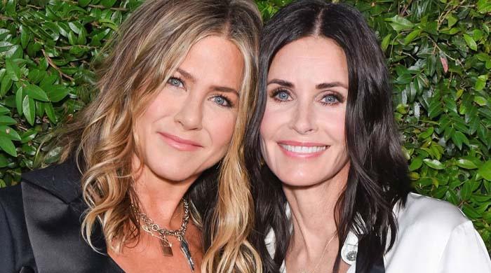Jennifer Aniston 'begged' to be Courteney Cox's stylist