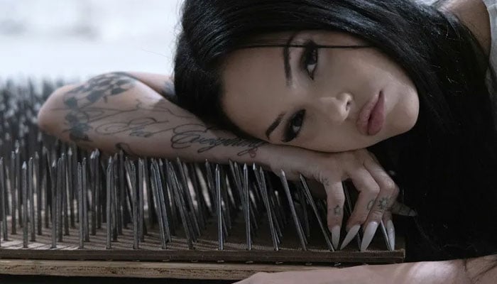 Maggie Lindemann says her nail bed album cover left her ‘super bruised’