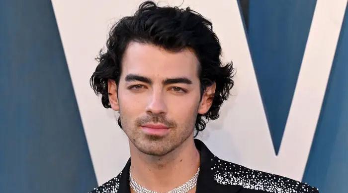 Joe Jonas refutes claims of snorting drug during live show