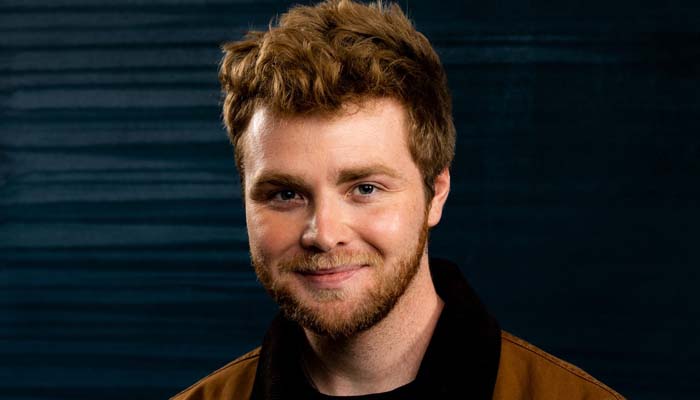 Alex Warren talks about how music helps him feel his late parents presence