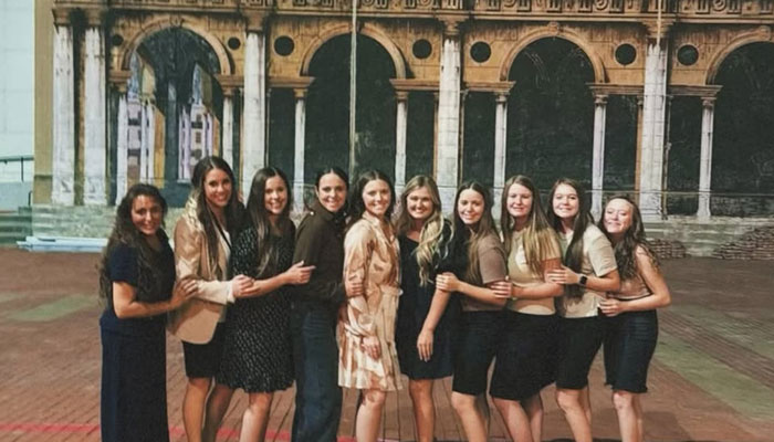 Jill, Jinger Duggar reunite with mom Michelle after years