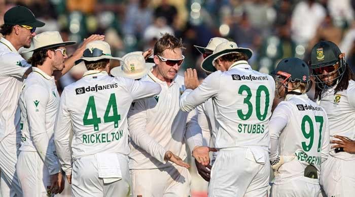 Pakistan batting falters as South Africa need 68 to level series