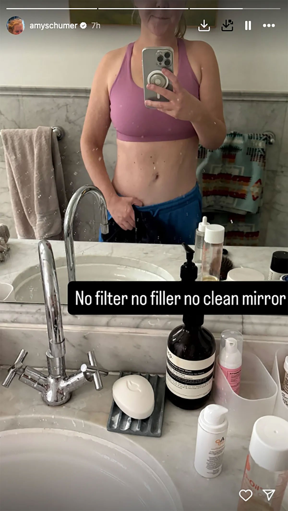 Amy Schumer shows off slim figure in makeup-free mirror selfie