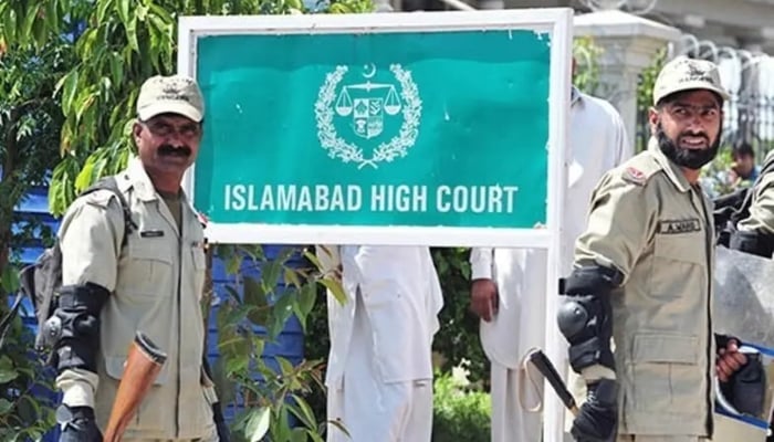 Security personnel outside the Islamabad High Court. — AFP/File