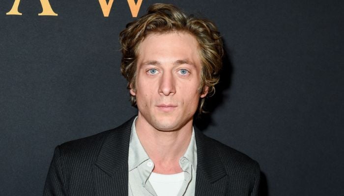 Jeremy Allen White says his daughters humble him