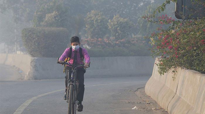 Punjab revises school timings amid worsening smog Punjab revises school timings amid worsening smog