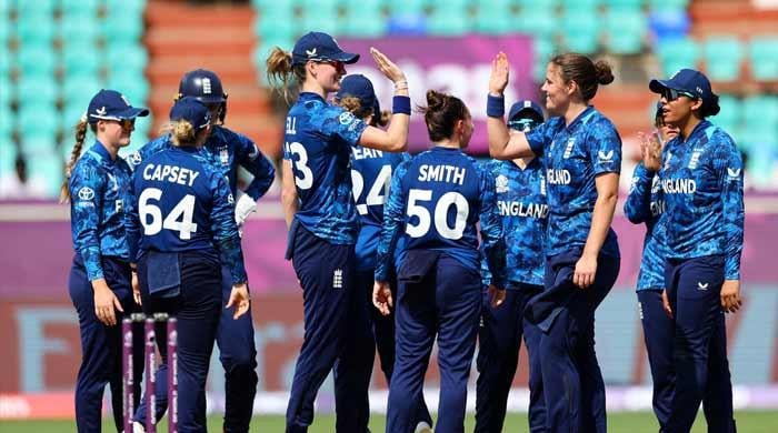 England’s spinners and Jones star in World Cup win over New Zealand England’s spinners and Jones star in World Cup win over New Zealand