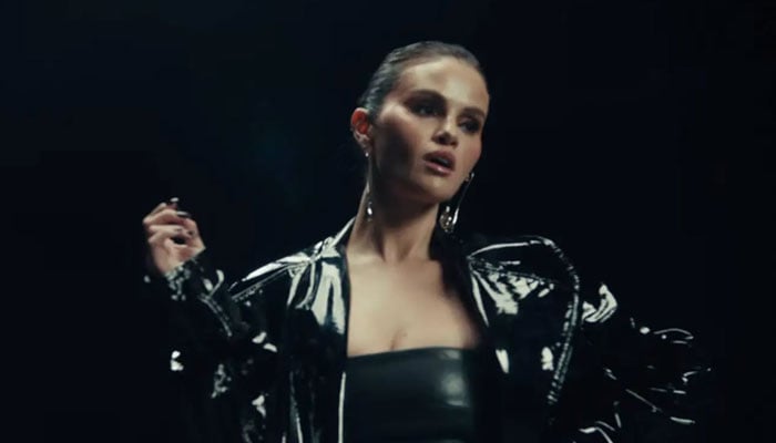 Grimes supports Selena Gomez amid surgery speculation
