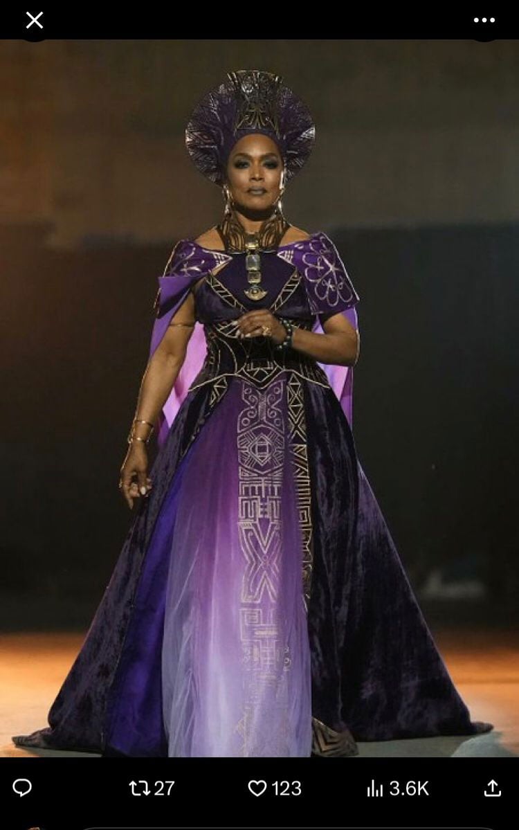 Angela Bassett delights crowd with iconic outfit