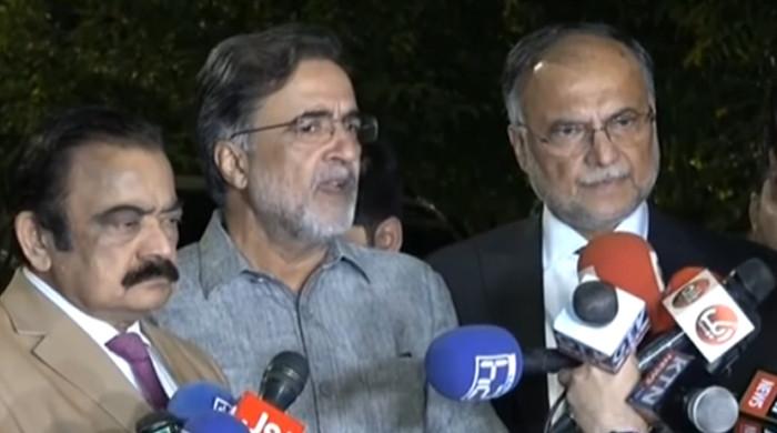 PML-N, PPP join hands in bid to oust AJK PM Anwarul Haq PML-N, PPP join hands in bid to oust AJK PM Anwarul Haq