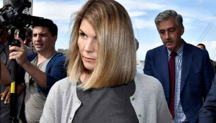 Lori Loughlin pals are very angry with Mossimo Giannullis split