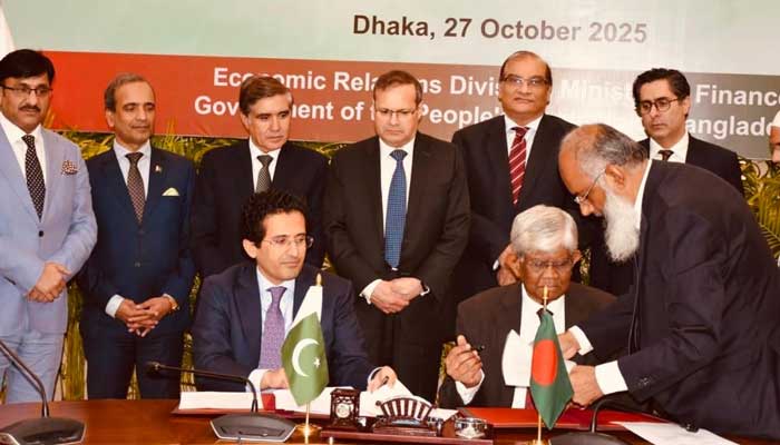 Federal Minister for Petroleum Ali Pervaiz Malik  pictured during an MoU signing ceremony with Bangladeshi officials on October 27, 2025. — X@PakinBangladesh