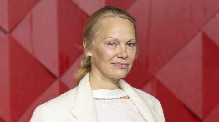 Pamela Anderson says she’s ‘off the crazy train’ of beauty Pamela Anderson says she’s ‘off the crazy train’ of beauty