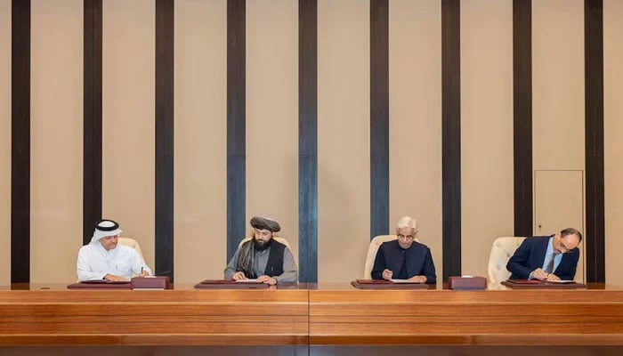 Afghan Defence Minister, Mullah Mohammad Yaqoob Mujahid and Pakistans Defence Minister, Khawaja Muhammad Asif sign documents of a ceasefire agreement, during a negotations meeting mediated by Qatar and Turkey, in Doha, Qatar, October 19, 2025. — Reuters